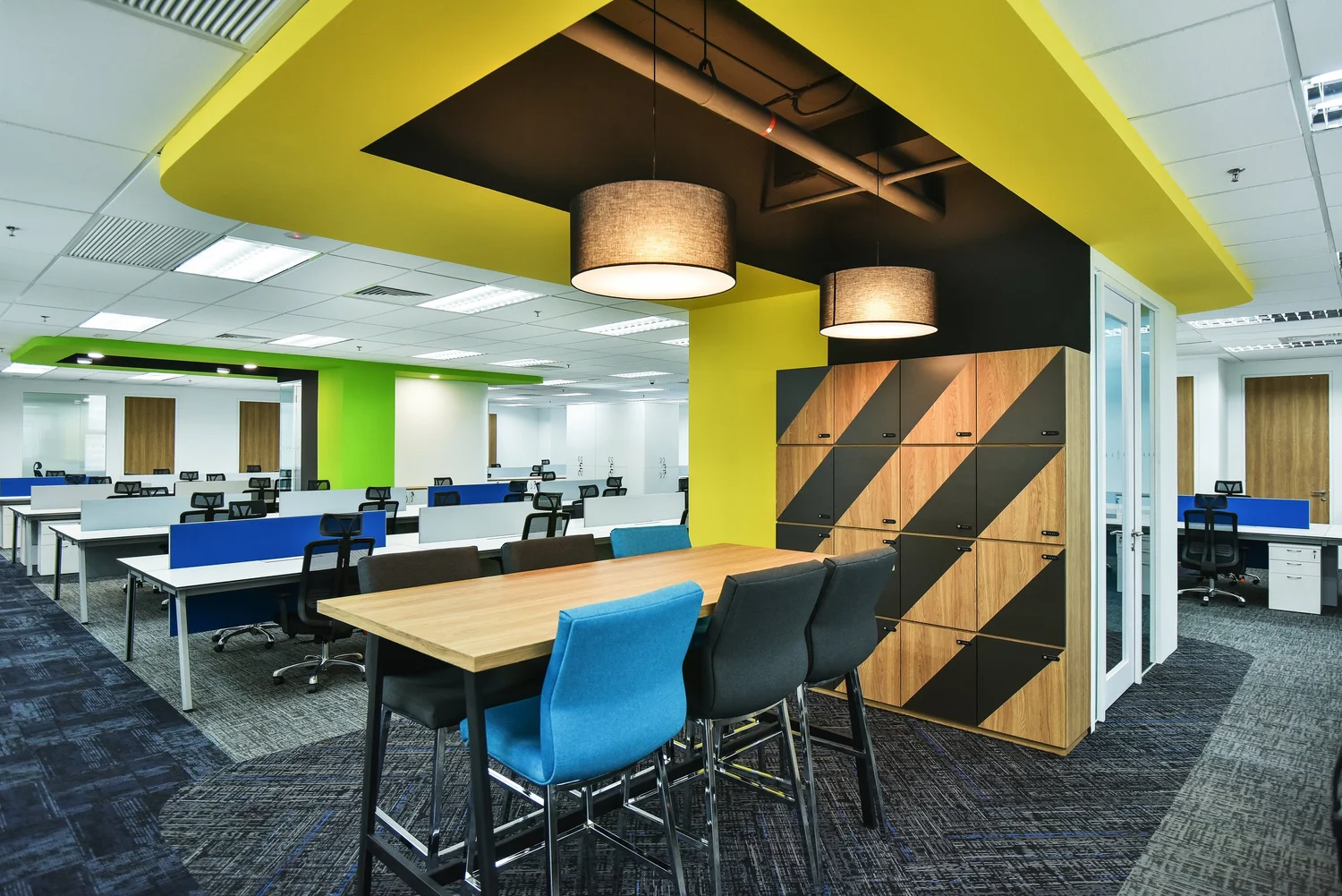 Zimmer Biomet open-plan office with blue workstations and collaborative high table