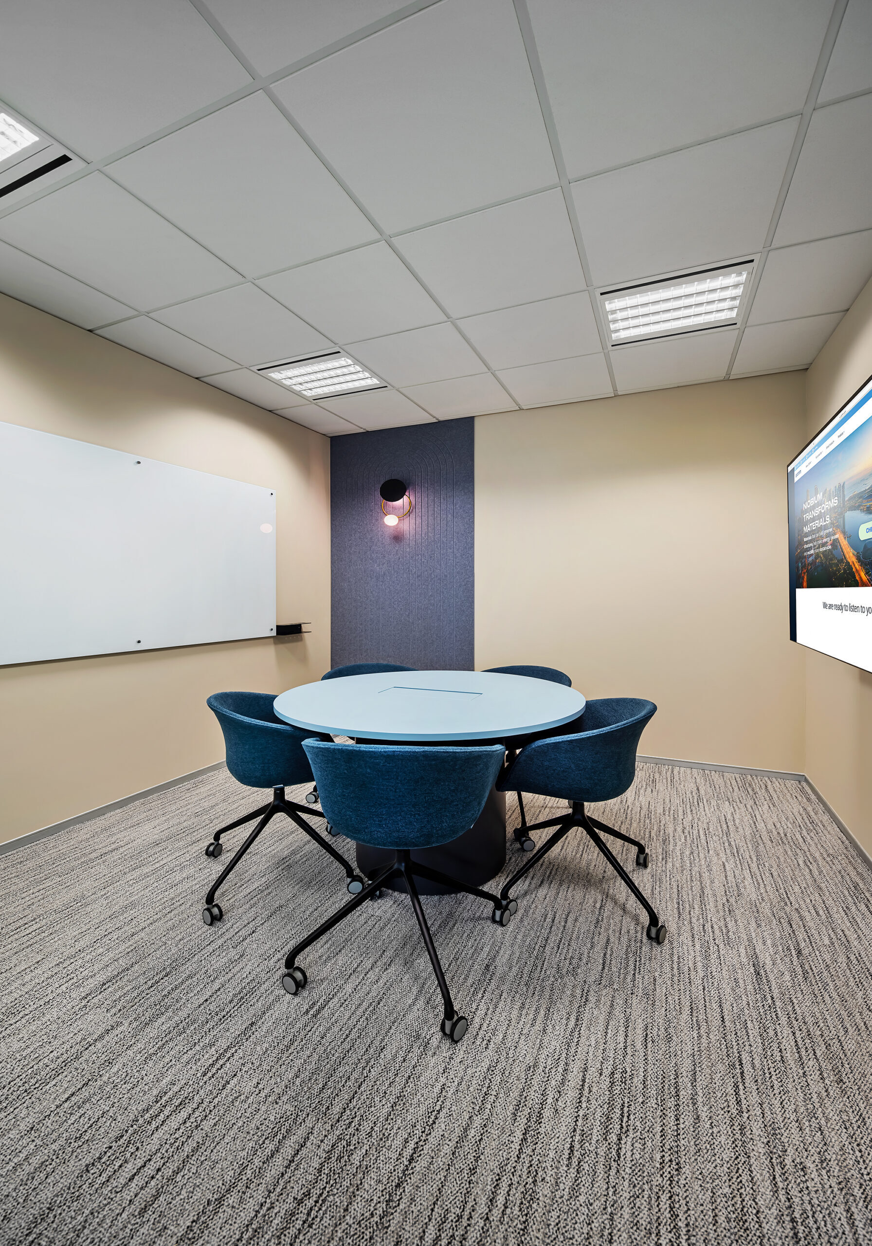 CBMM meeting room with presentation screen and writable glassboard